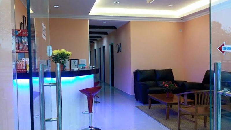 Klinik Pergigian Azura Larkin, JB